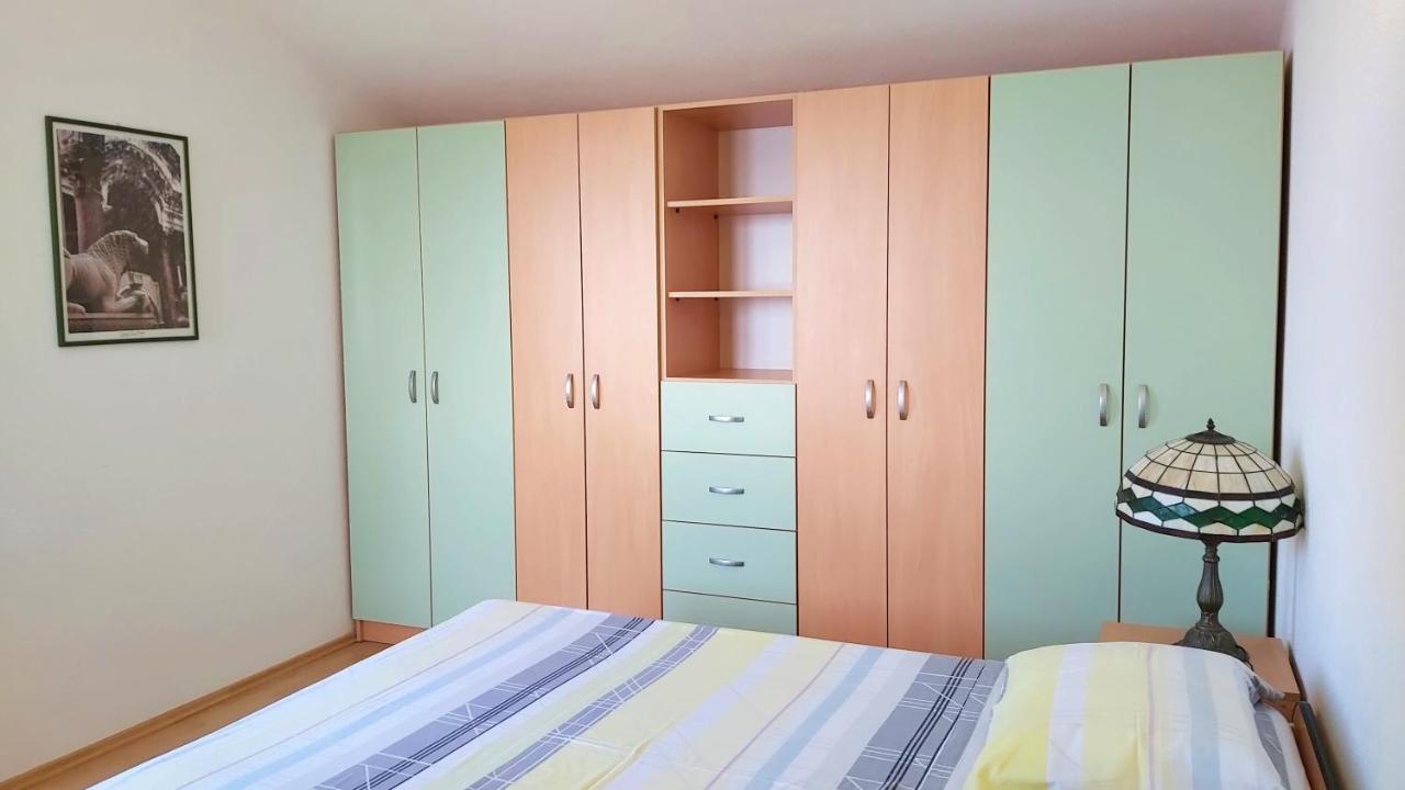 Apartments Borak 奥米什 外观 照片