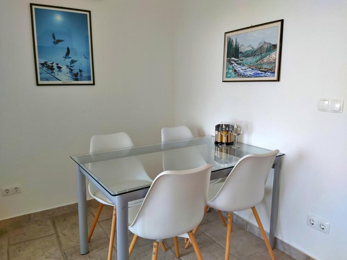 Apartments Borak 奥米什 外观 照片